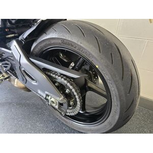 YAMAHA MT 10 click to zoom image