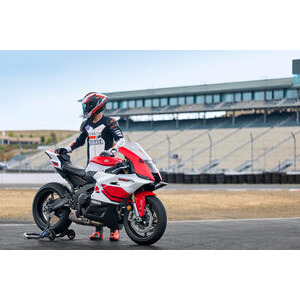 YAMAHA YZF R9 70th Anniversary click to zoom image