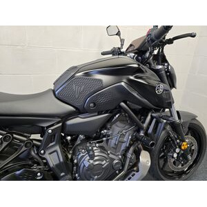 YAMAHA MT 07 click to zoom image