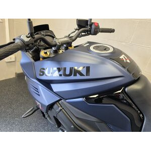SUZUKI GSXS 1000 Katana click to zoom image