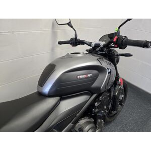 TRIUMPH Trident 660 click to zoom image
