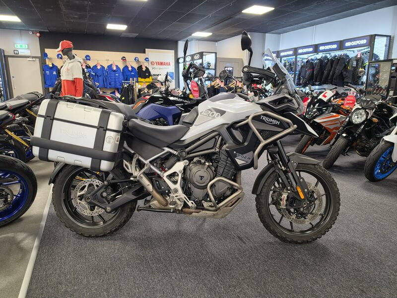 TRIUMPH Tiger 1200 GT Pro click to zoom image