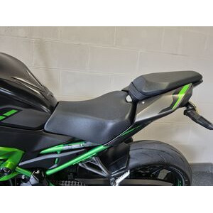 KAWASAKI Z900 ZR click to zoom image