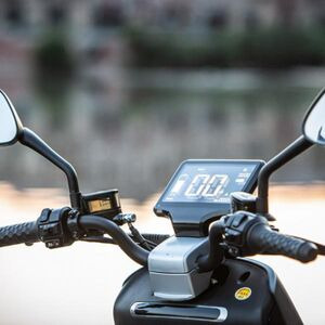 LEXMOTO YADEA G5 Electric Moped click to zoom image